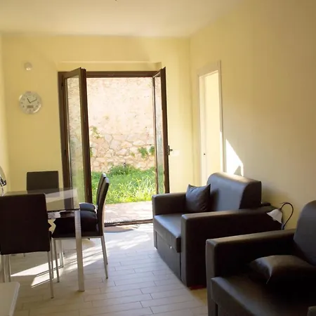 Apartment Michelizia With Private Garden