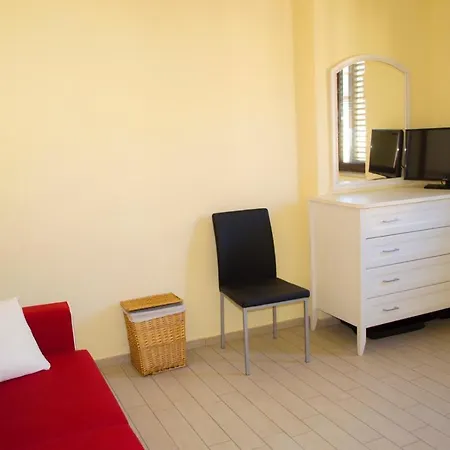 Apartment Michelizia With Private Garden *