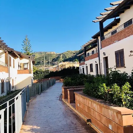 Michelizia With Private Garden Apartment Tropea